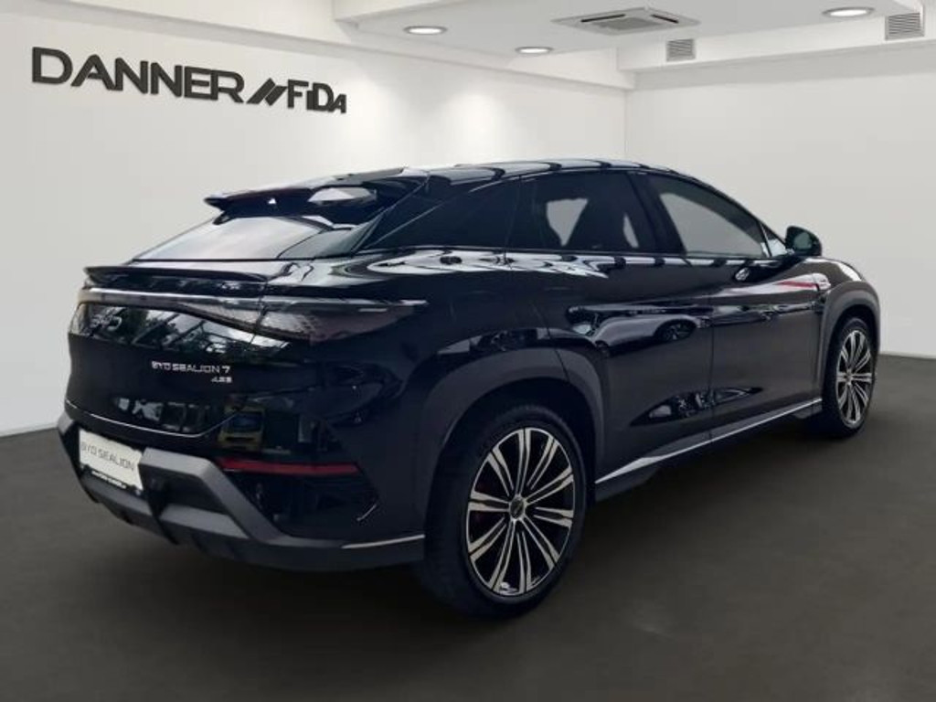 BYD Sealion 7