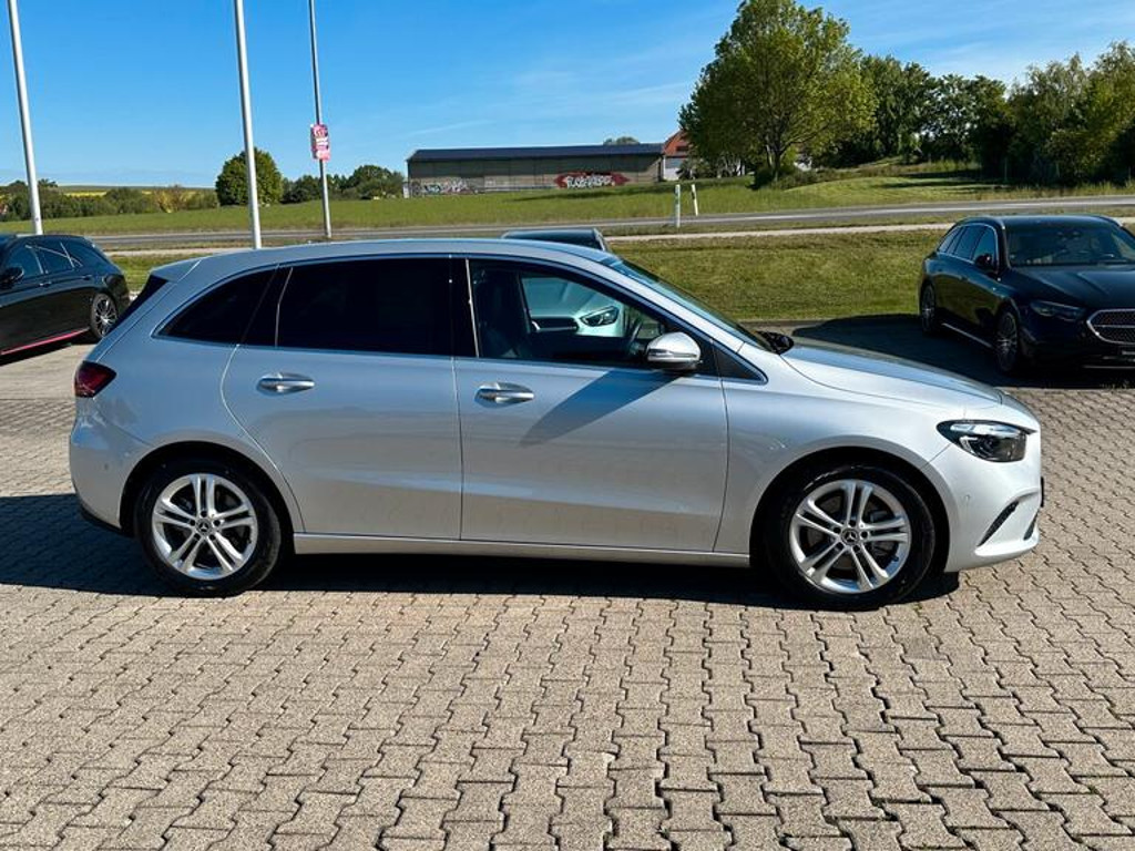Mercedes-Benz B-Klasse B 220 4MATIC Progressive Sedan