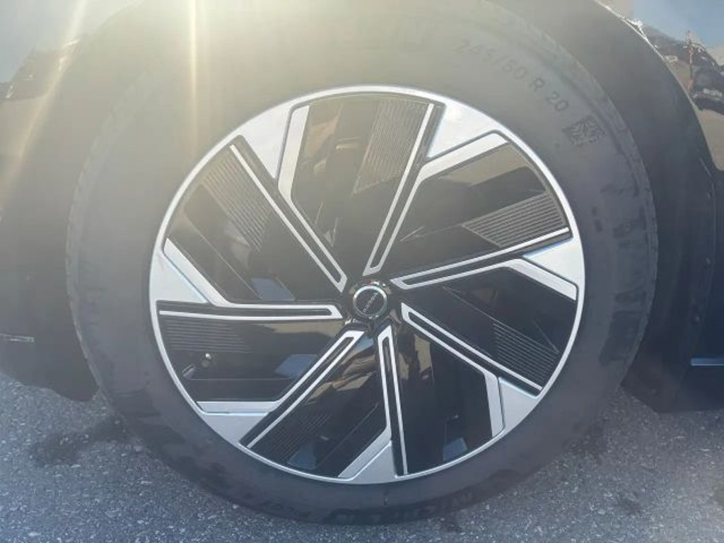 Volvo ES90