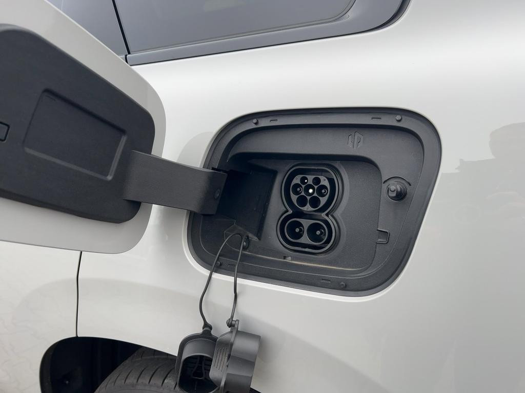 Leapmotor C10