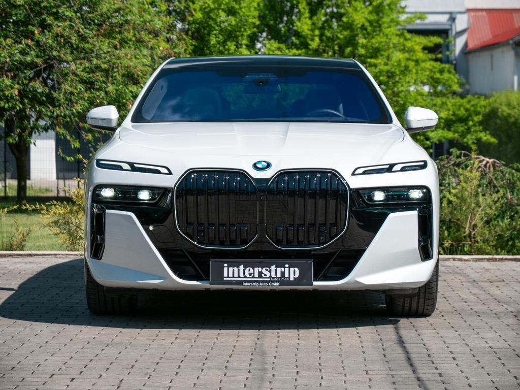 BMW i7