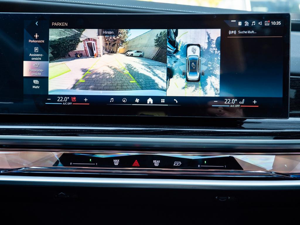 BMW i7