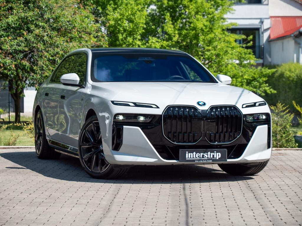 BMW i7