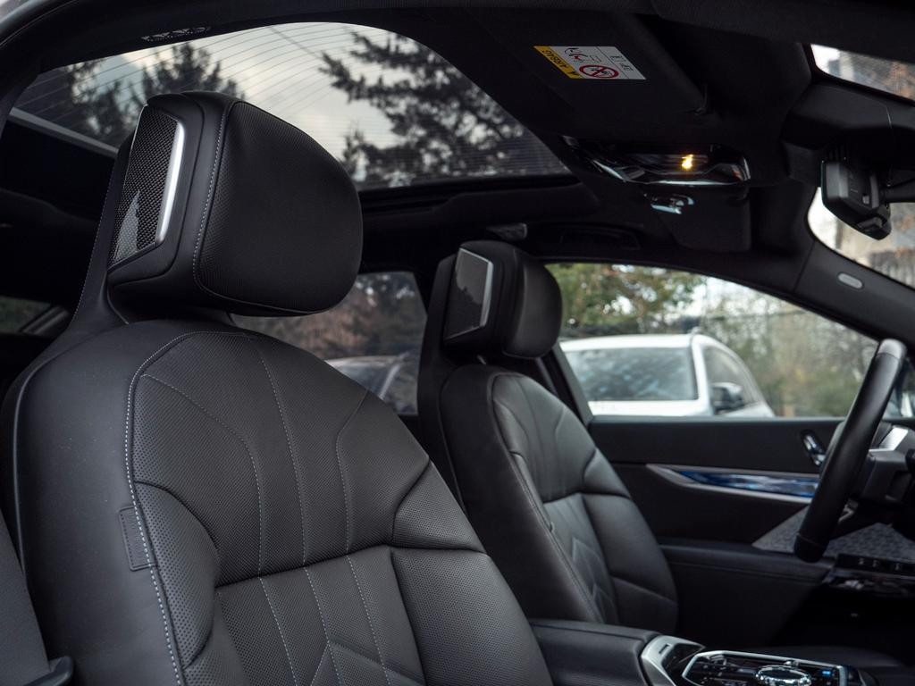 BMW i7