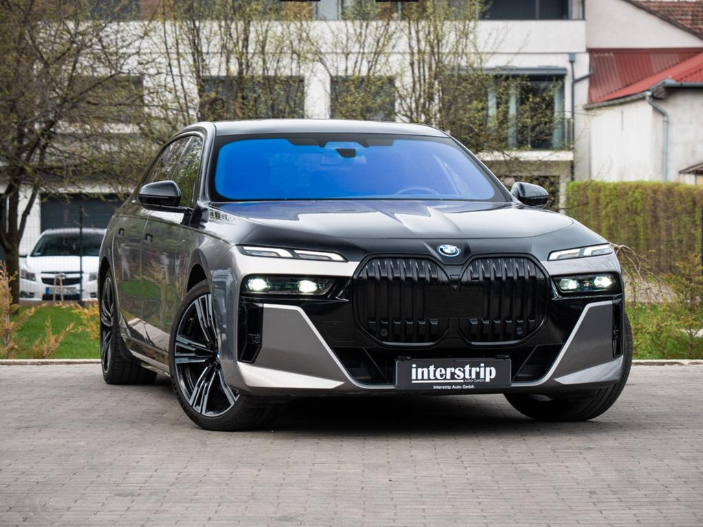 BMW i7