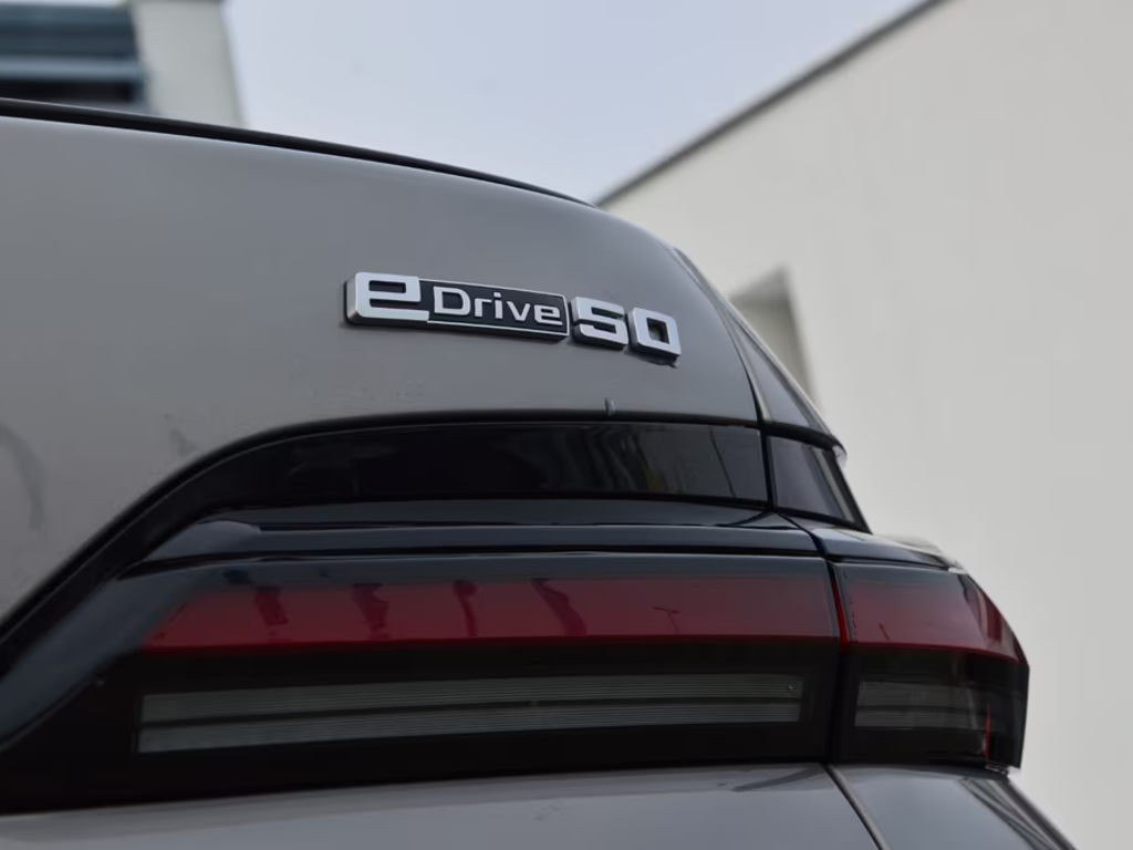 BMW i7