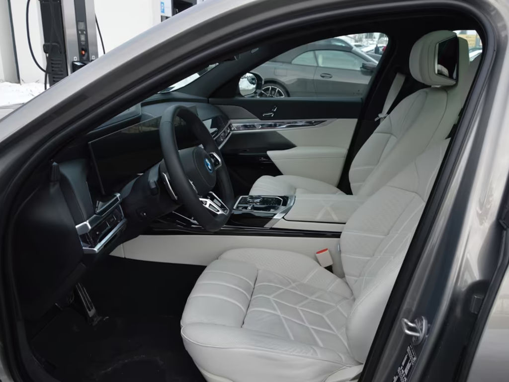BMW i7