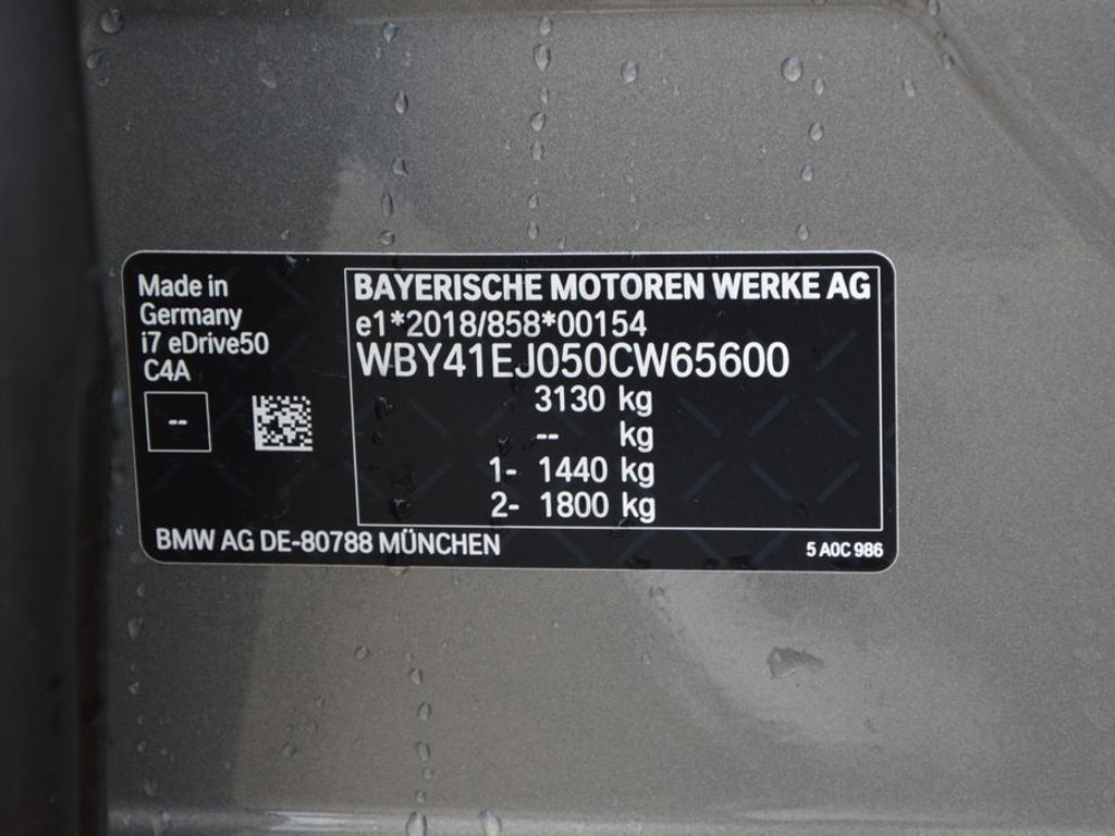 BMW i7
