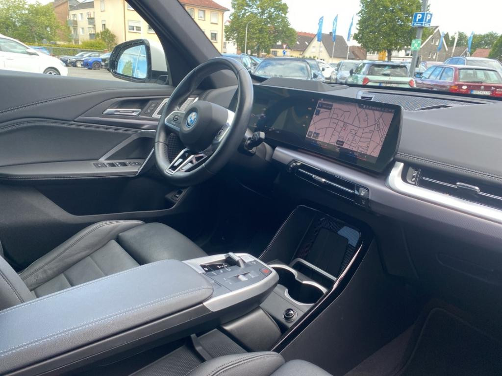 BMW iX1