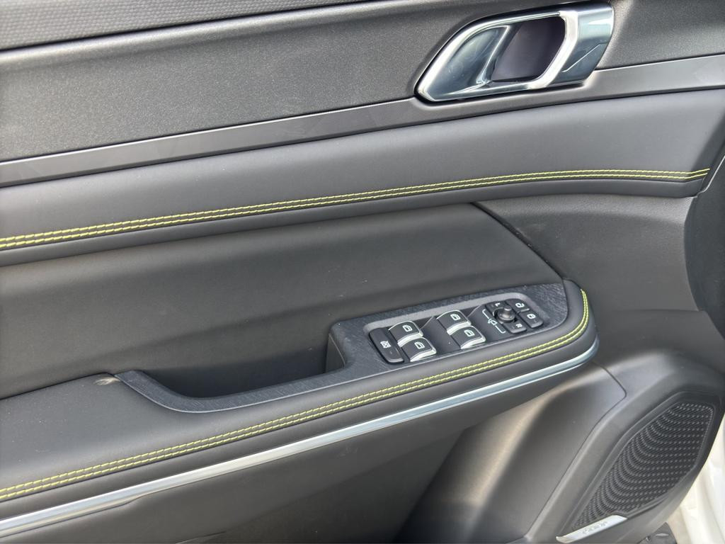 Lynk&Co 01