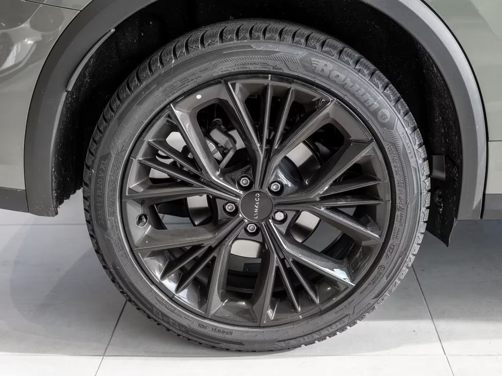 Lynk&Co 01