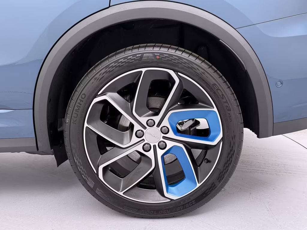 Lynk&Co 01