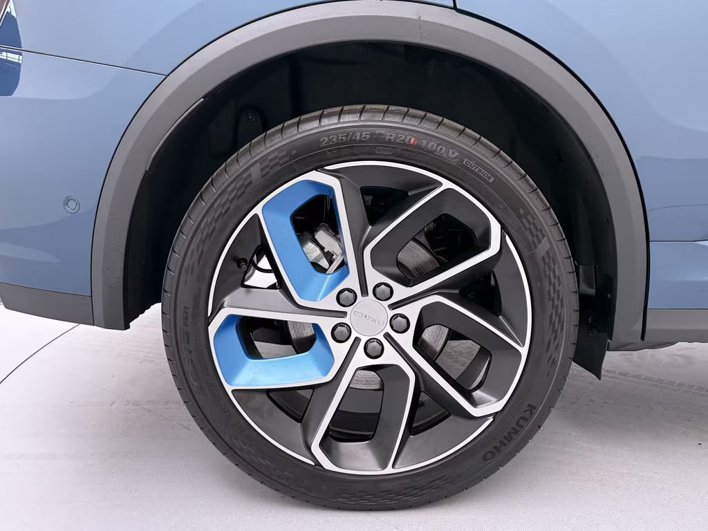 Lynk&Co 01