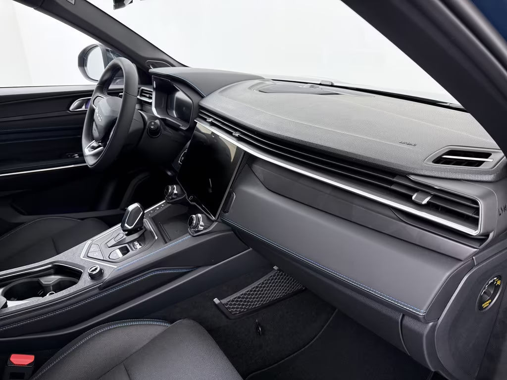 Lynk&Co 01