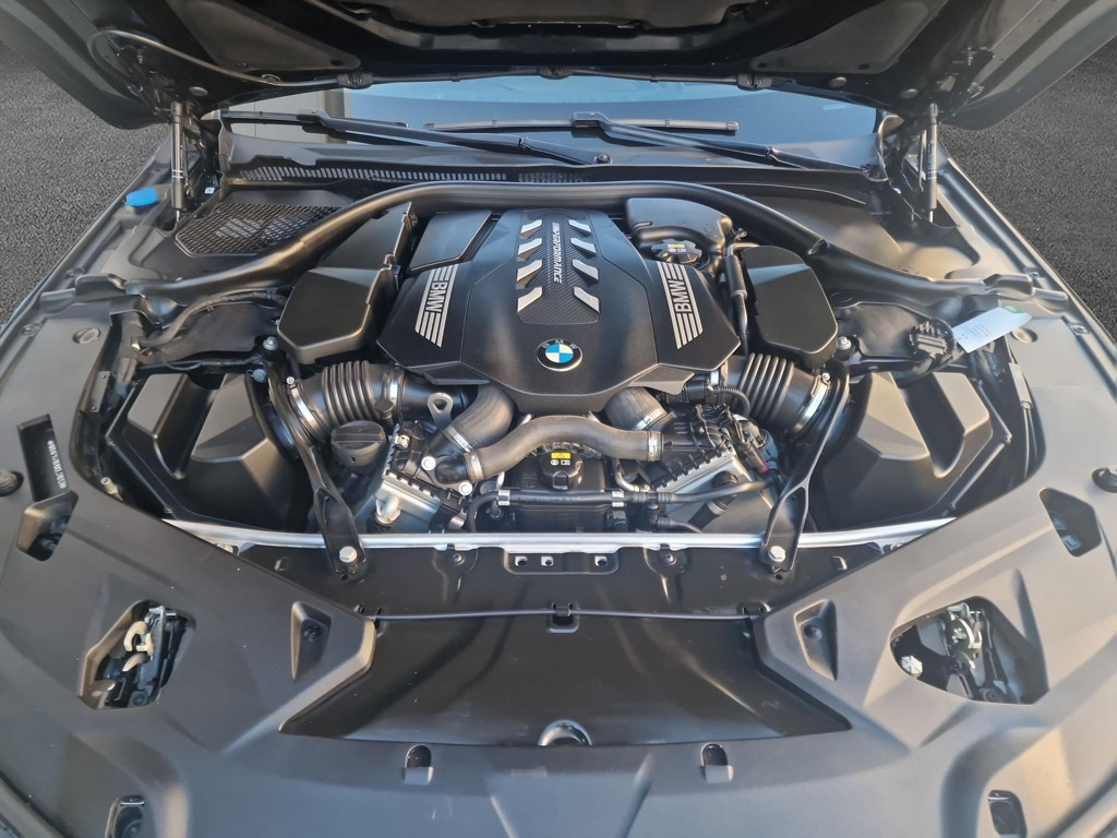 BMW M850