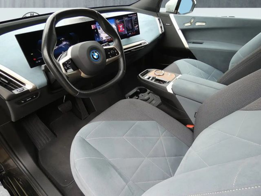 BMW iX