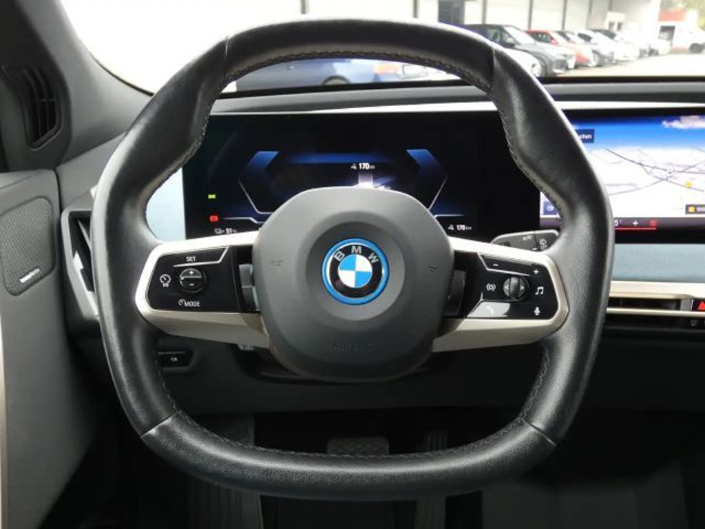 BMW iX