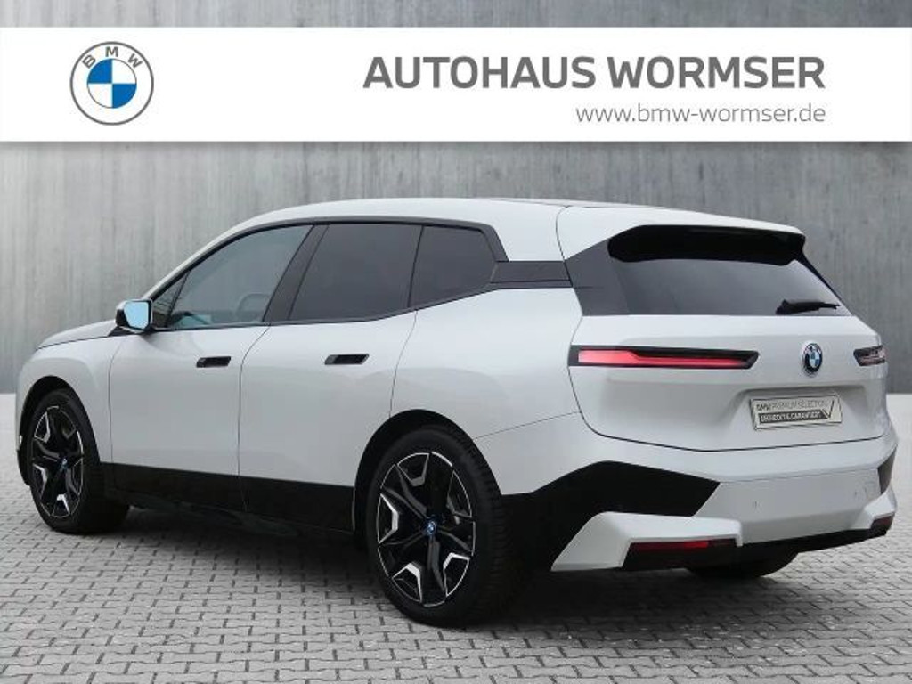 BMW iX
