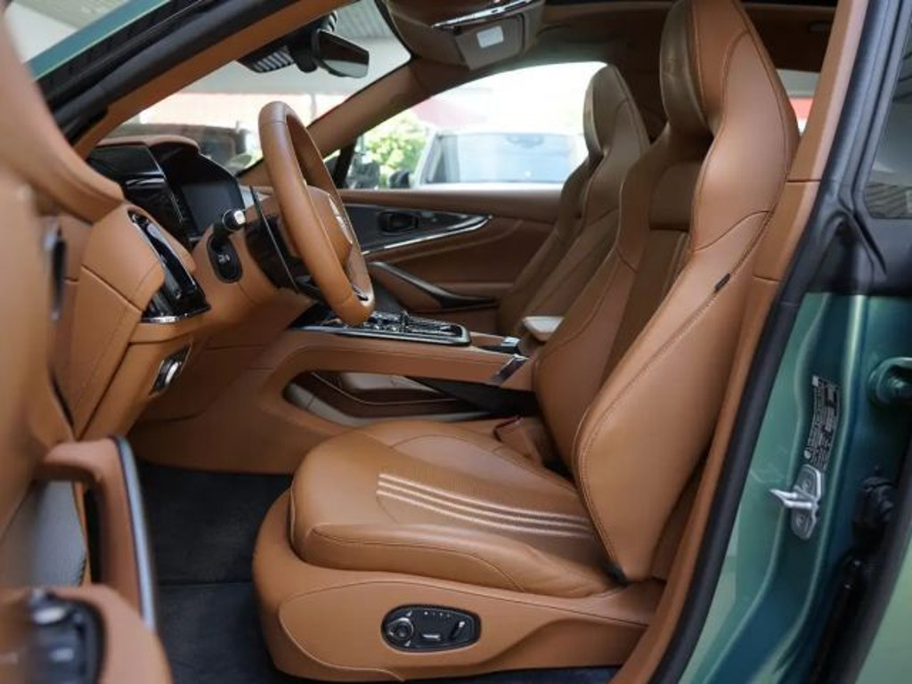 Aston Martin DBX