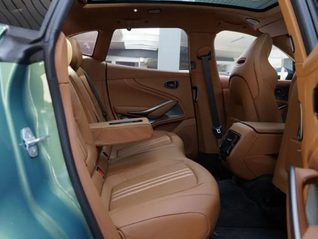 Aston Martin DBX