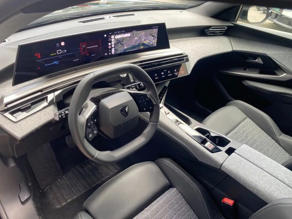 Peugeot E-5008