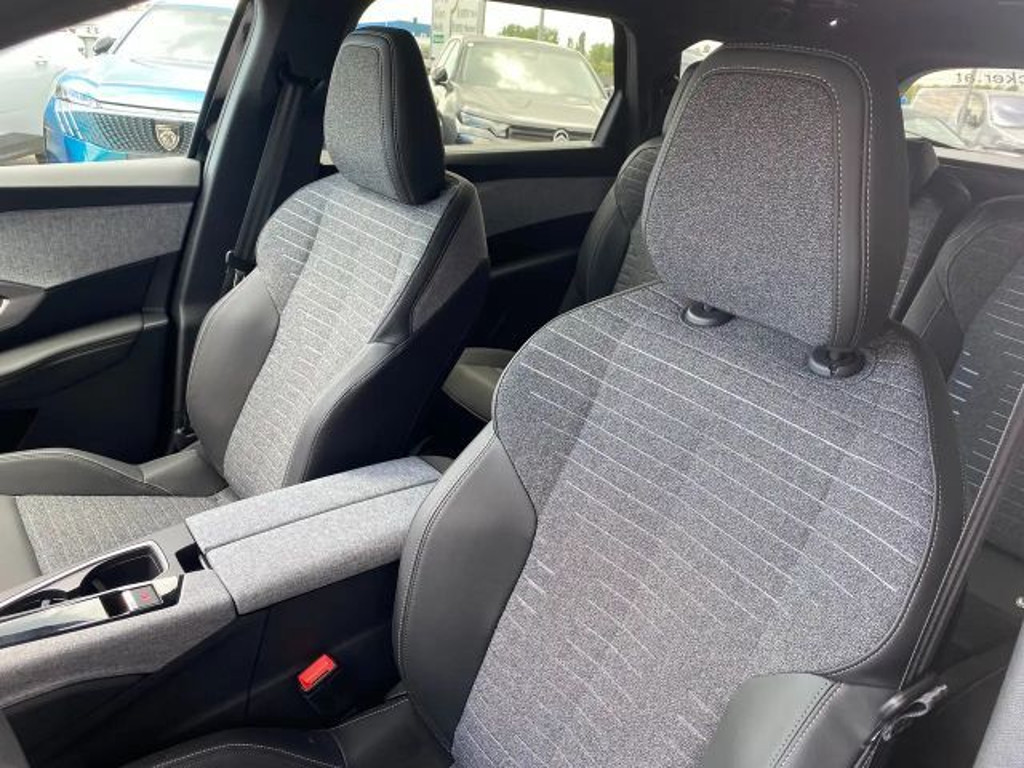 Peugeot E-5008