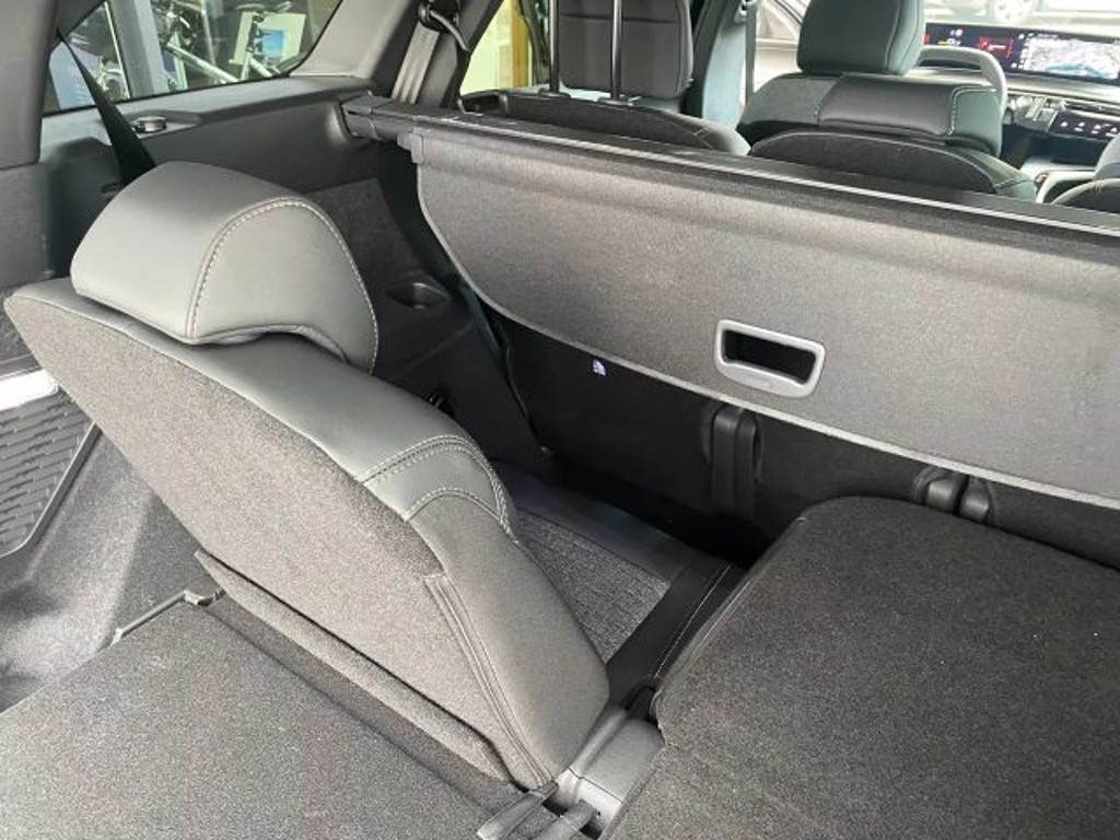 Peugeot E-5008