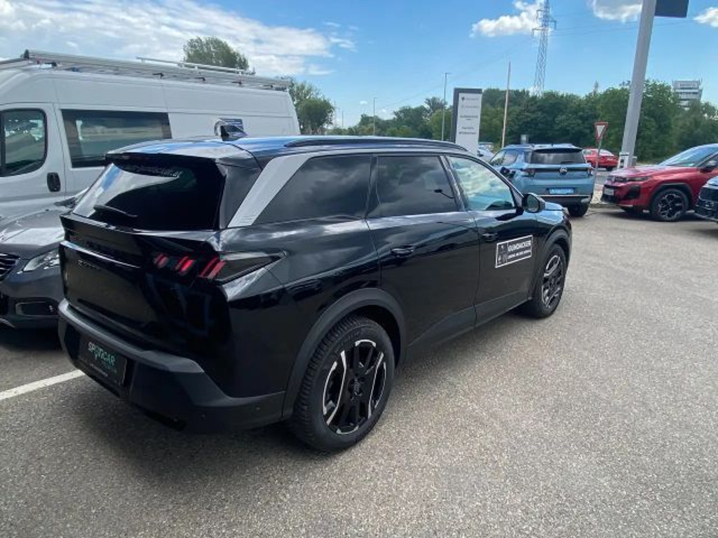 Peugeot E-5008