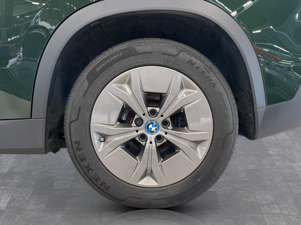 BMW iX1