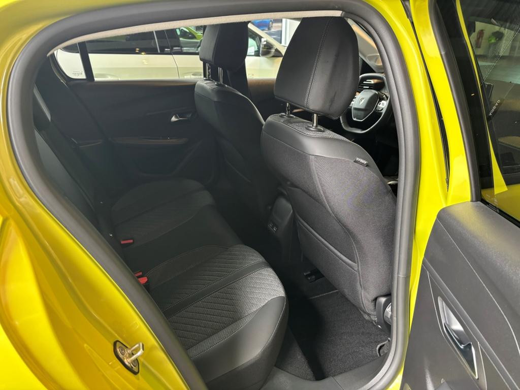 Peugeot e-208