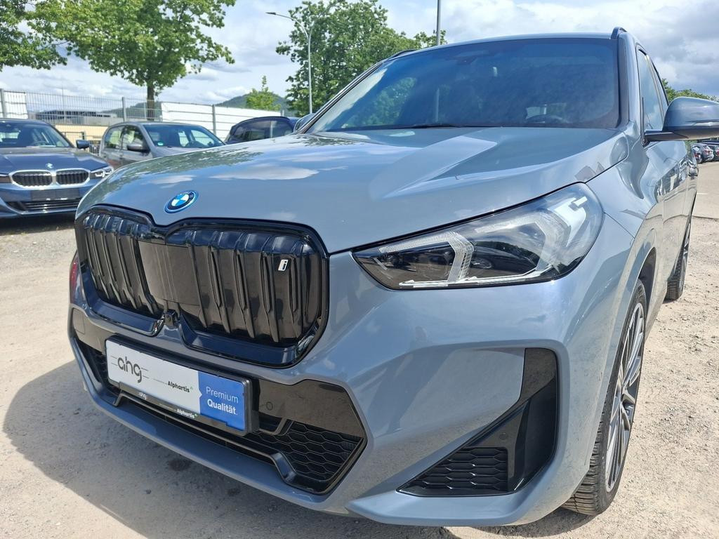 BMW iX1