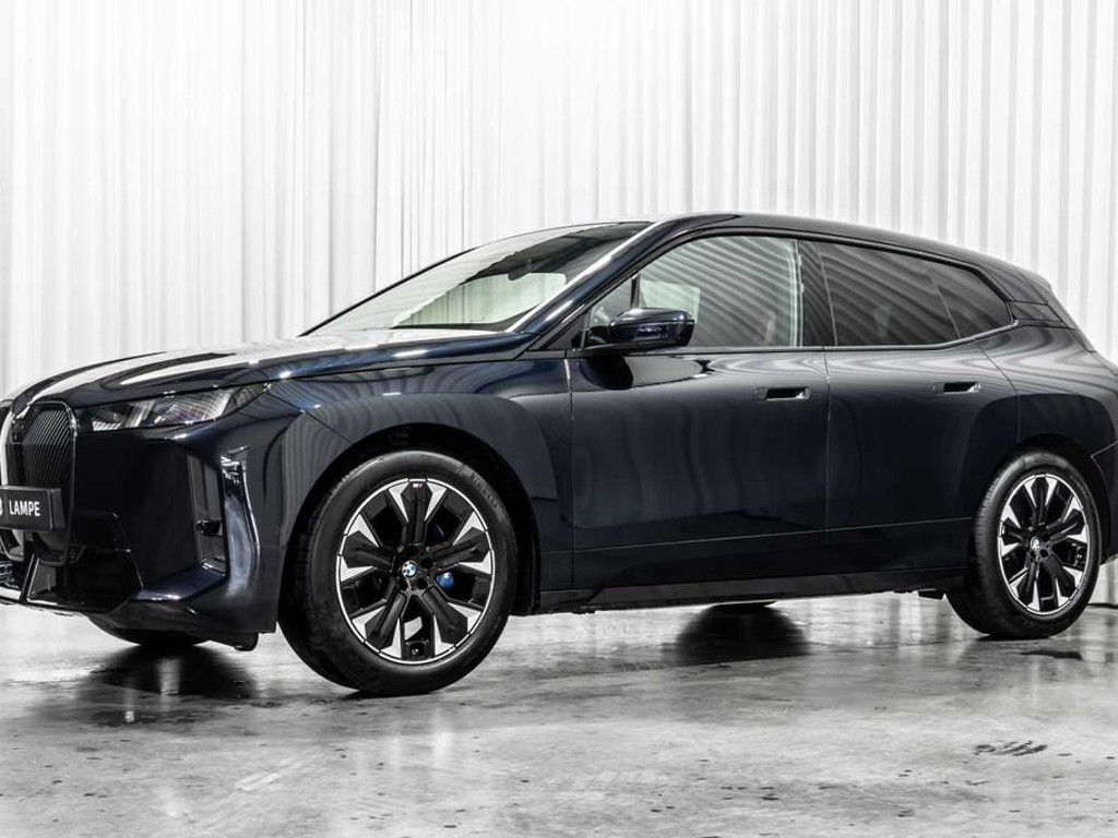 BMW iX