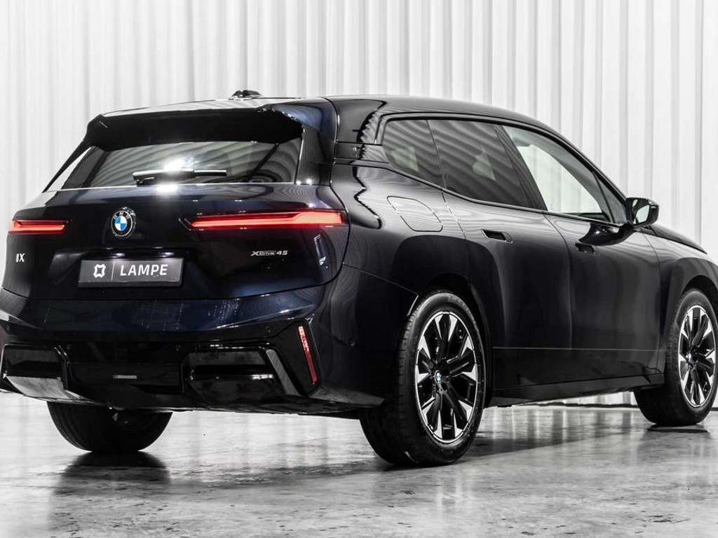 BMW iX