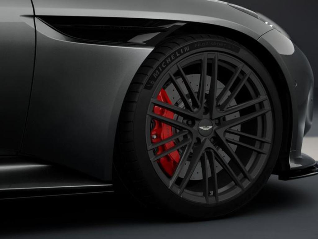 Aston Martin DB12