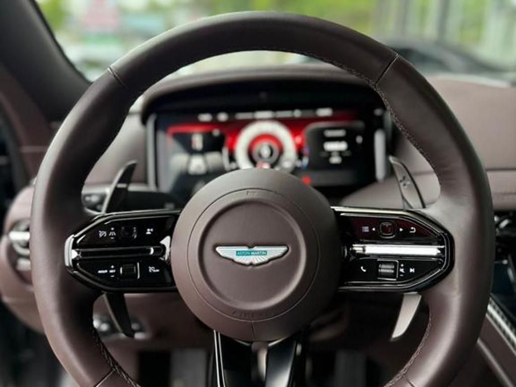 Aston Martin DB12