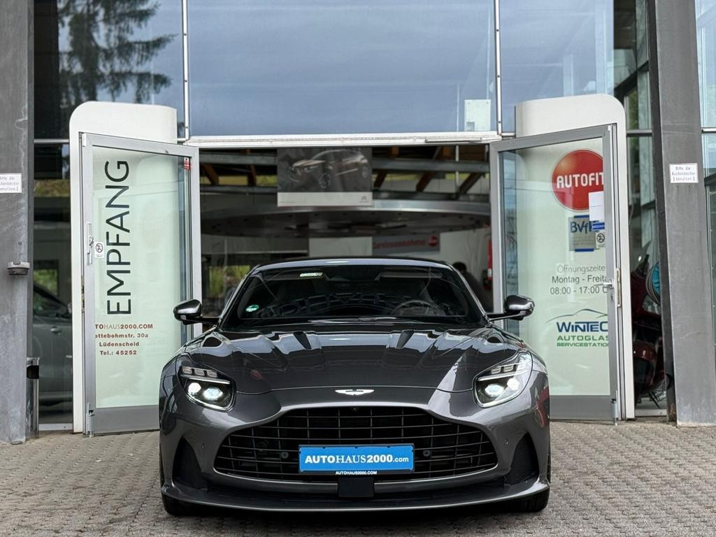 Aston Martin DB12
