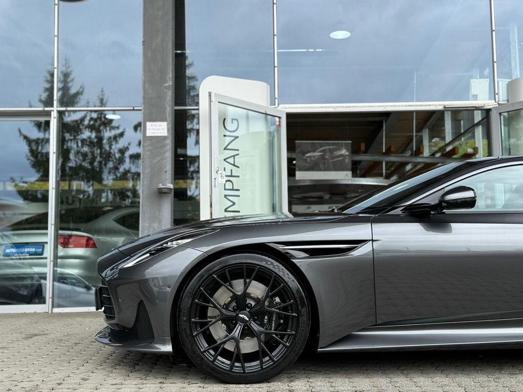 Aston Martin DB12