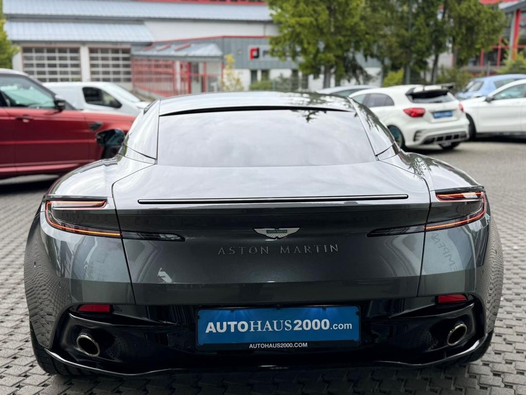 Aston Martin DB12