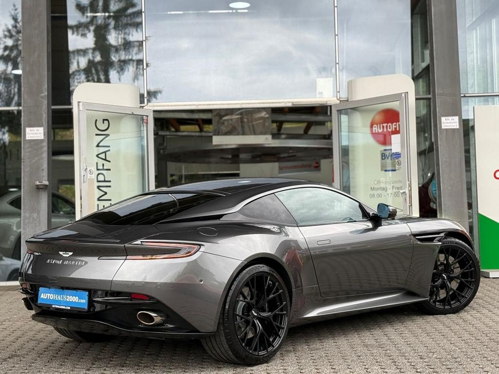 Aston Martin DB12