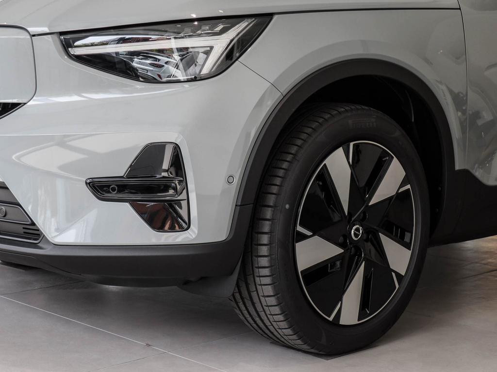 Volvo EX40