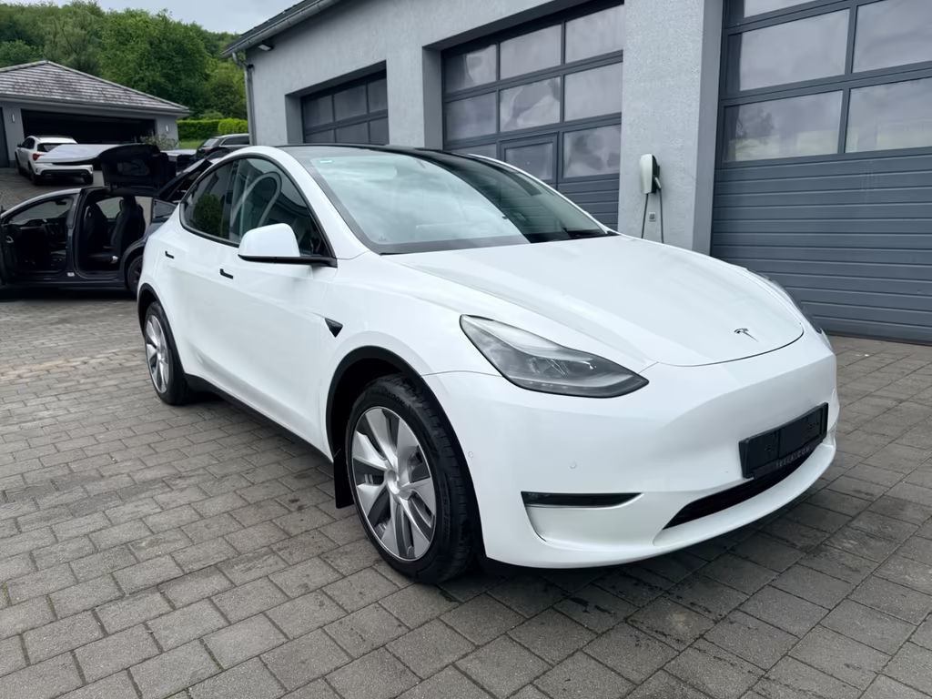 Tesla Model Y Long Range AWD
