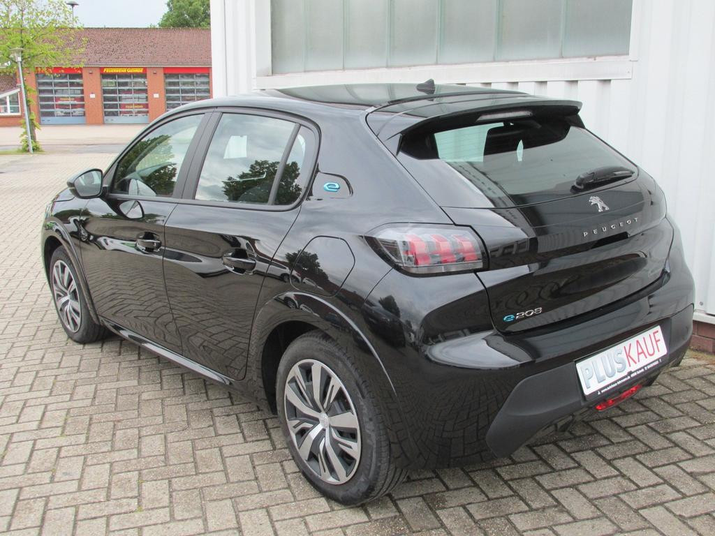 Peugeot e-208