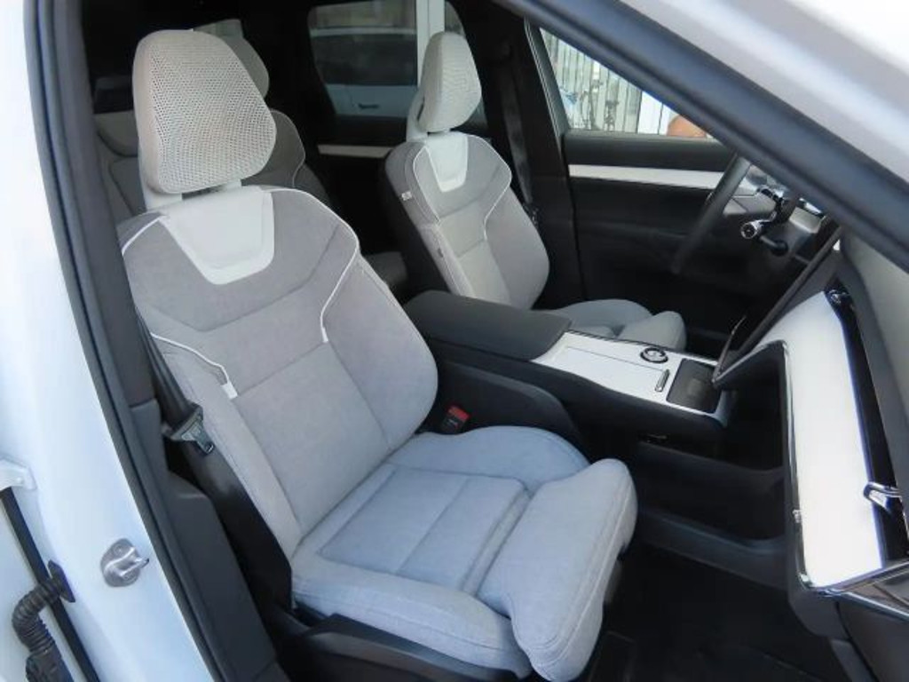 Volvo EX90