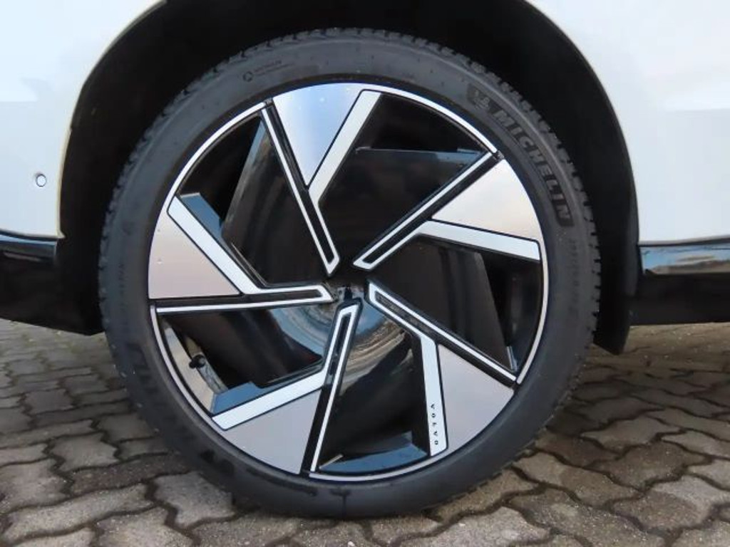 Volvo EX90