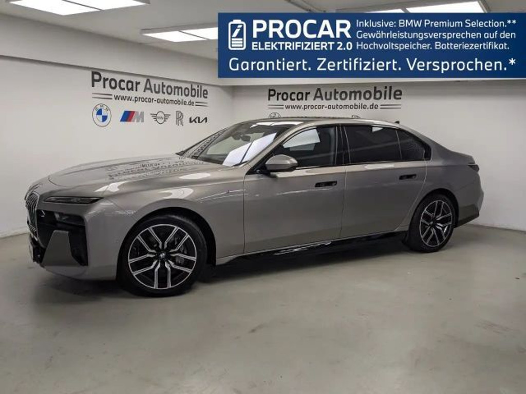 BMW i7