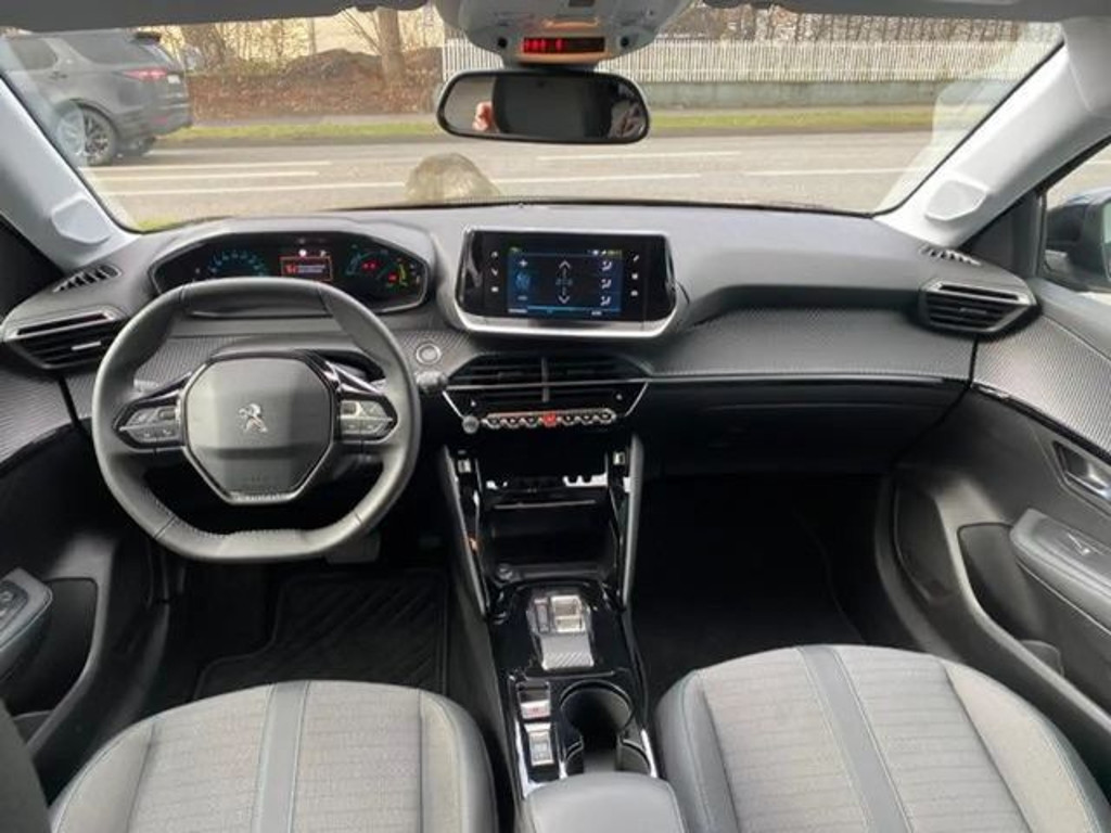 Peugeot e-208