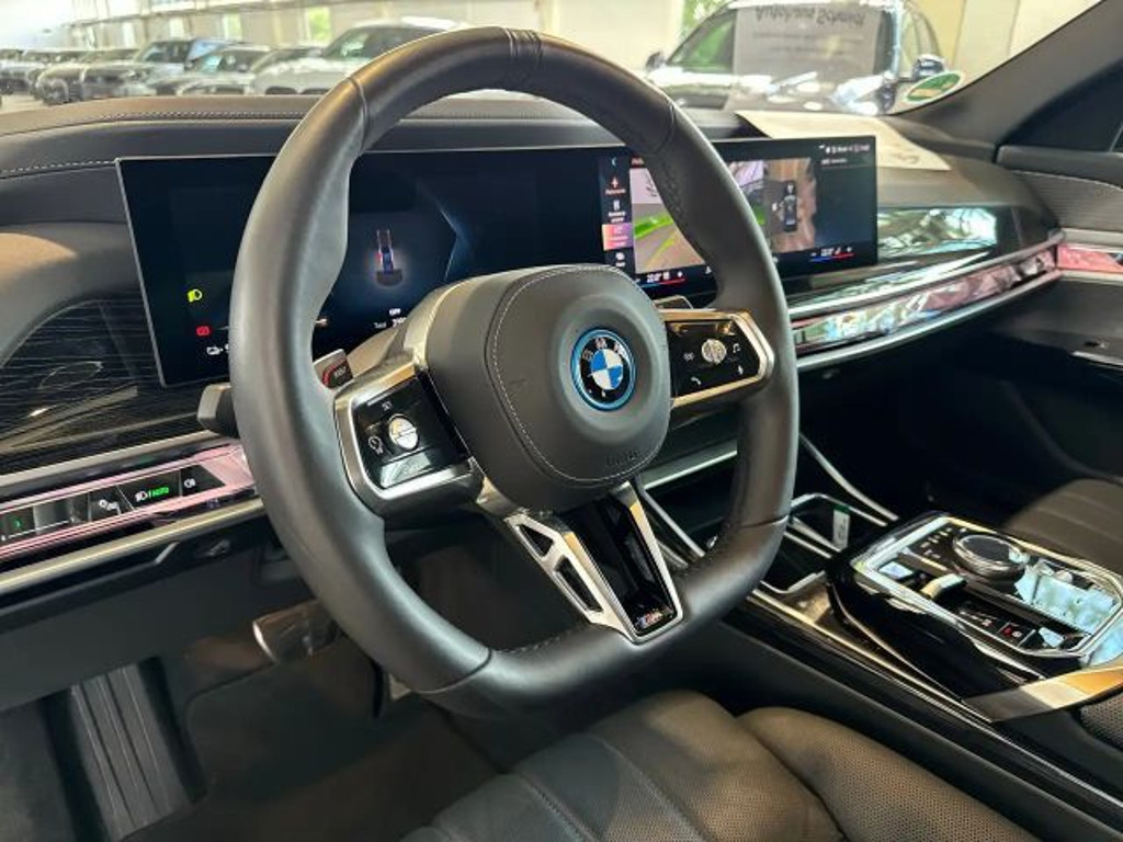 BMW i7