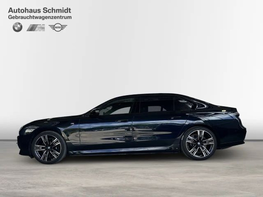 BMW i7