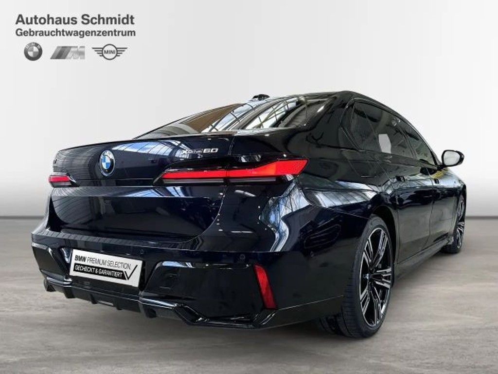 BMW i7