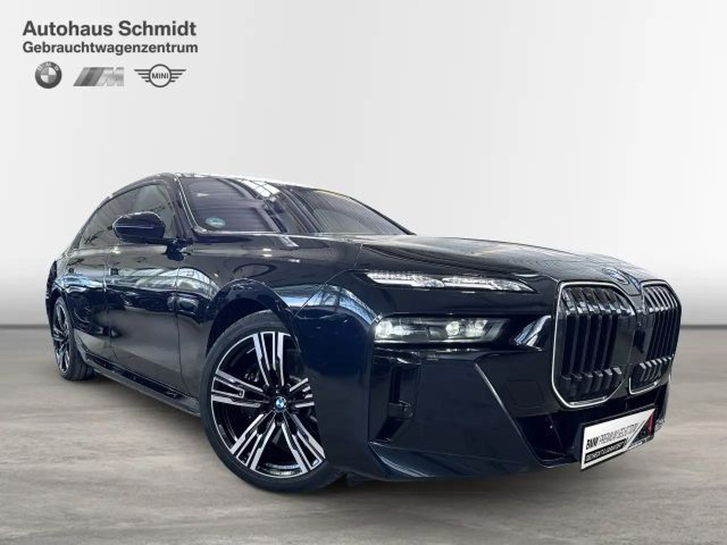 BMW i7